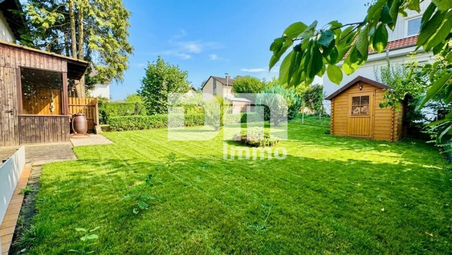 Solide Doppelhaushälfte mit viel Potenzial, Wintergarten und schönem Garten in beliebter Lage - Gartenbereich